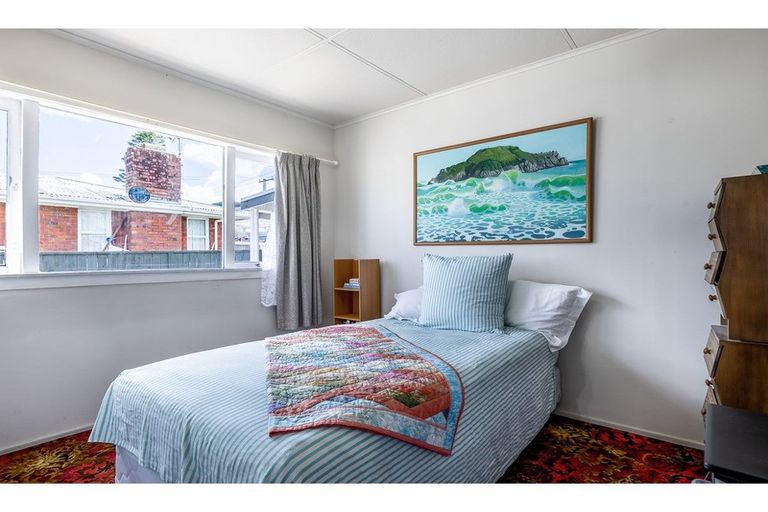 Photo of property in 11 Archlynn Road, Kelston, Auckland, 0602