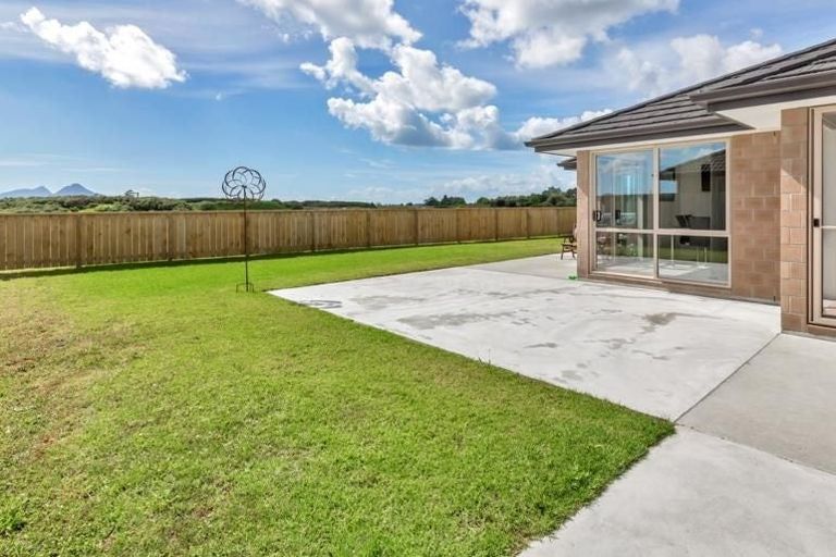 Photo of property in 21 Wai Place, One Tree Point, 0118