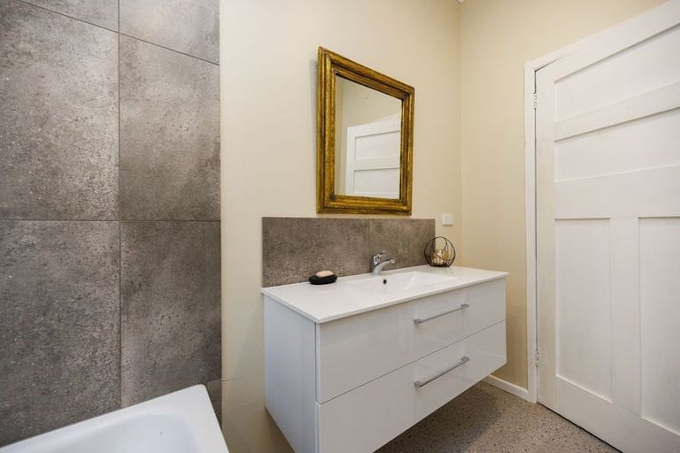 Photo of property in 19 Frederick Street, Terrace End, Palmerston North, 4410