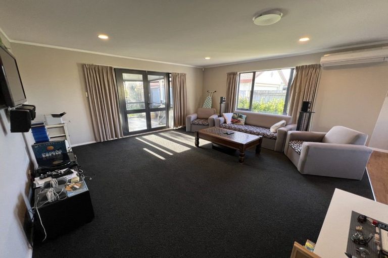 Photo of property in 33 Logan Way, Kelvin Grove, Palmerston North, 4414