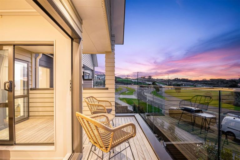 Photo of property in 10 Arran Point Parade, Orewa, 0931