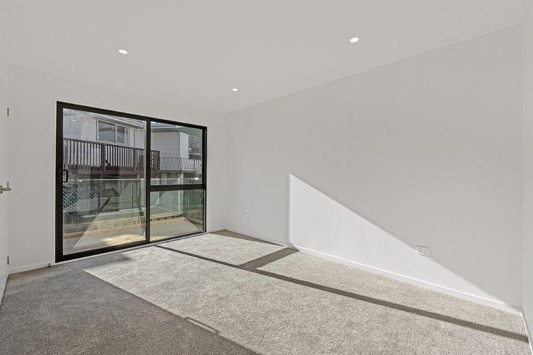 Photo of property in 8c Datura Place, Sunnynook, Auckland, 0620