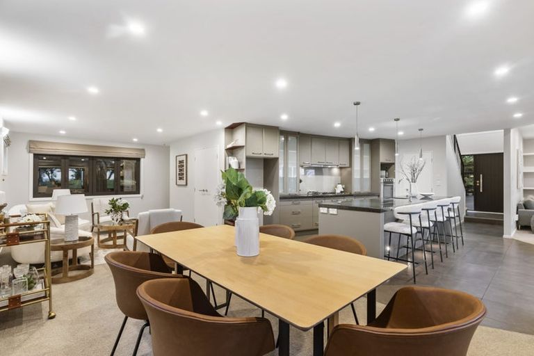 Photo of property in 2/31 Tamaki Drive, Pakuranga, Auckland, 2010