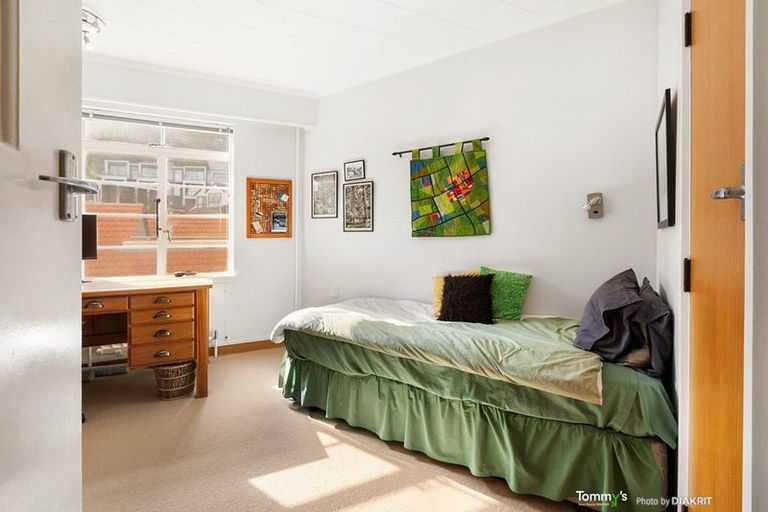 Photo of property in Wharenui Apartments, 274 Oriental Parade, Oriental Bay, Wellington, 6011