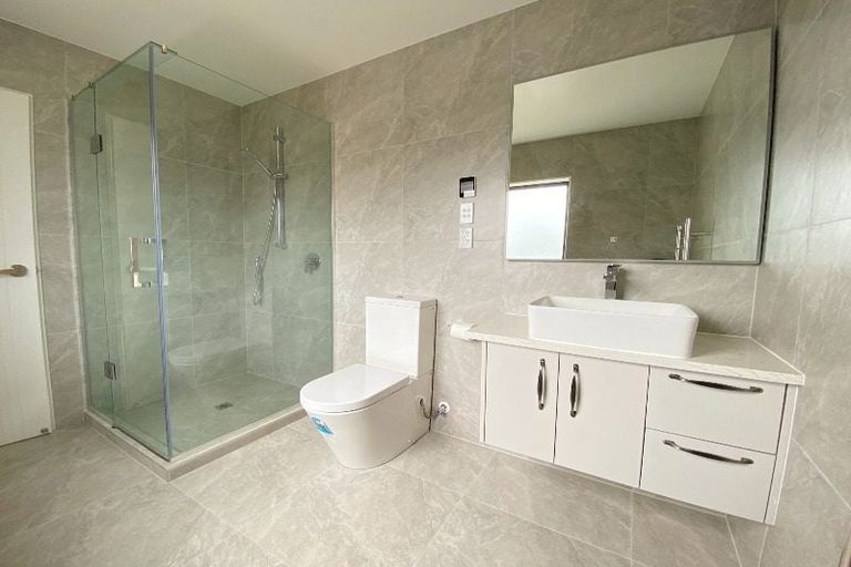 Photo of property in 42 Mcwhirters Farm Lane, Massey, Auckland, 0614