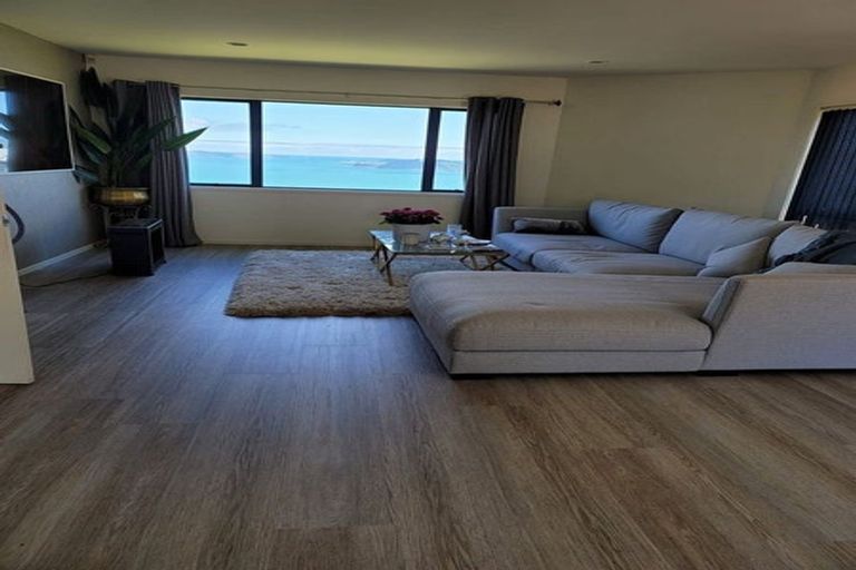 Photo of property in 75a Dress Circle, Newlands, Wellington, 6037