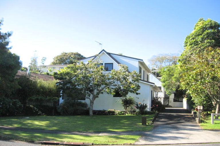 Photo of property in 33 Pickwick Parade, Mellons Bay, Auckland, 2014