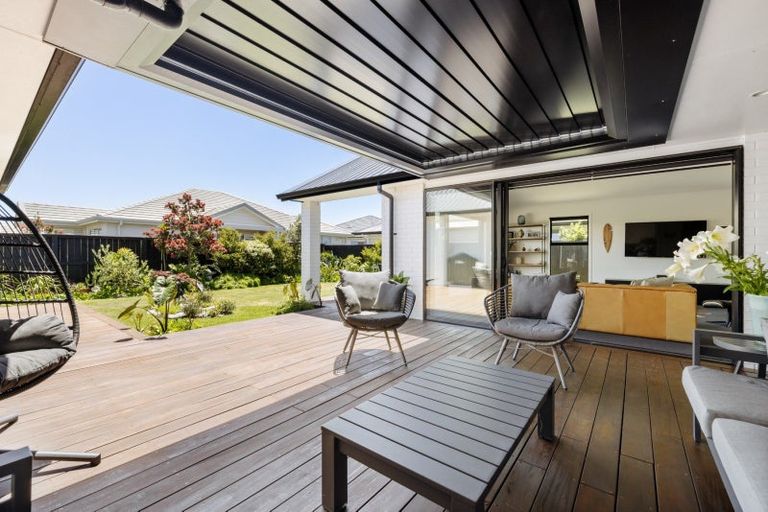 Photo of property in 16 Hiria Crescent, Papamoa Beach, Papamoa, 3118