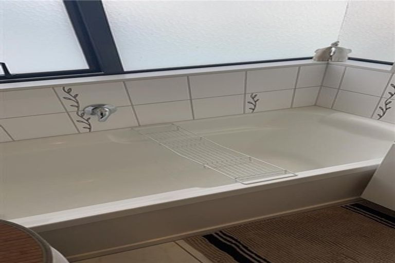 Photo of property in 51 Queen Mary Avenue, New Lynn, Auckland, 0600