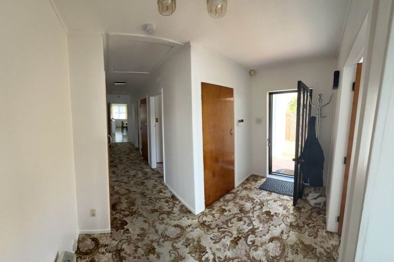 Photo of property in 20 Oswald Crescent, Paparangi, Wellington, 6037