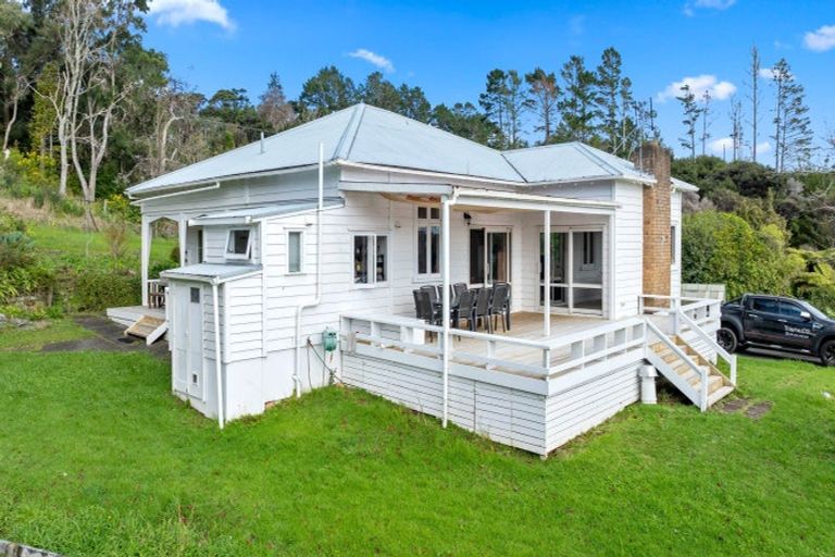 Photo of property in 408 Paremoremo Road, Paremoremo, Auckland, 0632