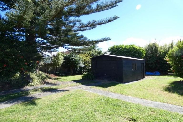 Photo of property in 2 Karoro Road, One Tree Point, 0118