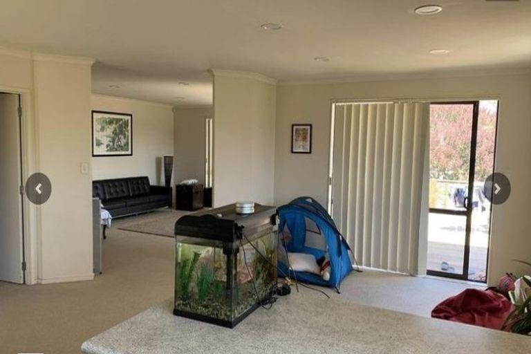 Photo of property in 10 Nimstedt Avenue, Oteha, Auckland, 0632