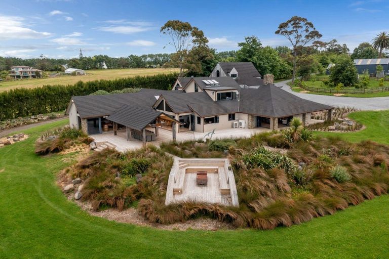 Photo of property in 255 Clifton Road, Whitford, Howick, 2571