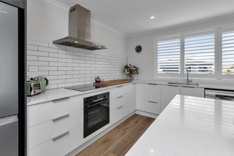 Photo of property in 25 Taurangawaka Road, One Tree Point, 0118