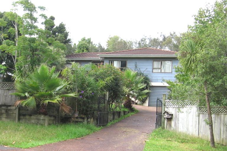 Photo of property in 30 Claverdon Drive, Massey, Auckland, 0614