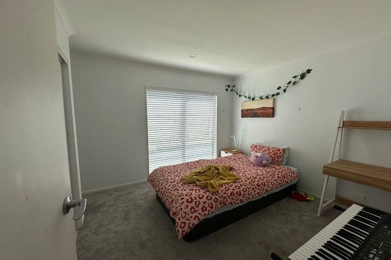 Photo of property in 59 William Wallbank Crescent, Swanson, Auckland, 0614