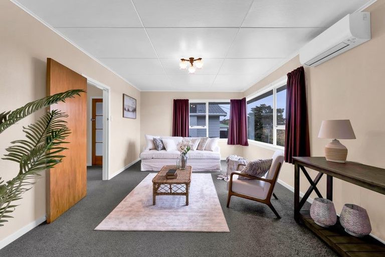 Photo of property in 62 Awanui Street, Merrilands, New Plymouth, 4312