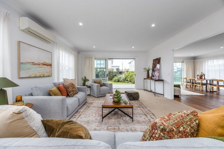 Photo of property in 19 Kukuwai Avenue, Red Beach, 0932