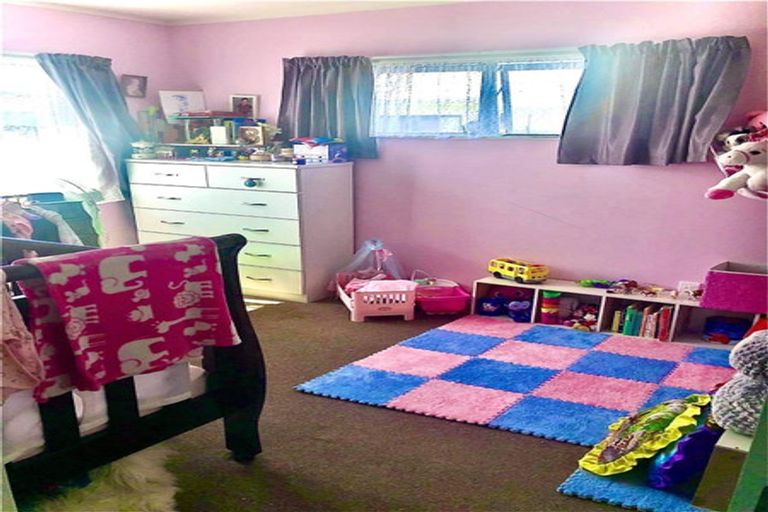 Photo of property in 2/17 Mcdougall Street, Manurewa East, Auckland, 2102