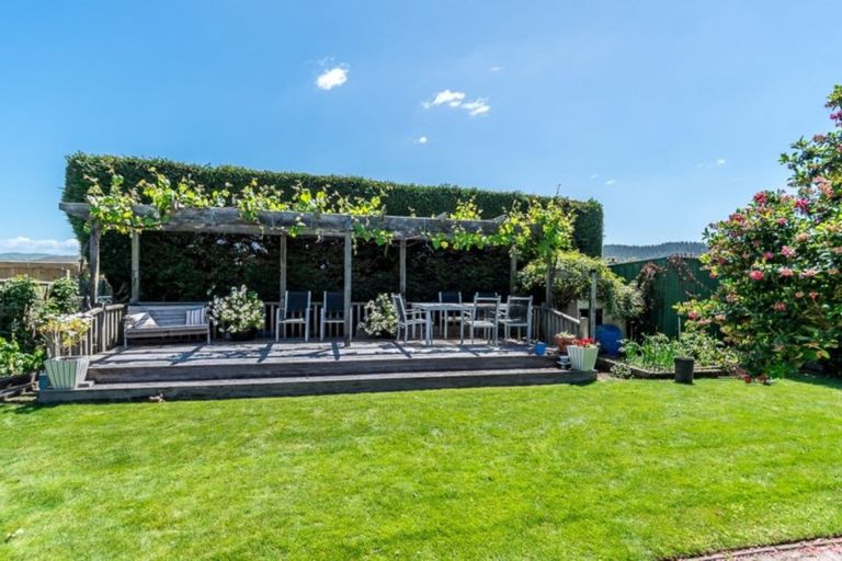 Photo of property in 129 North Shore Road, Eskdale, Napier, 4182