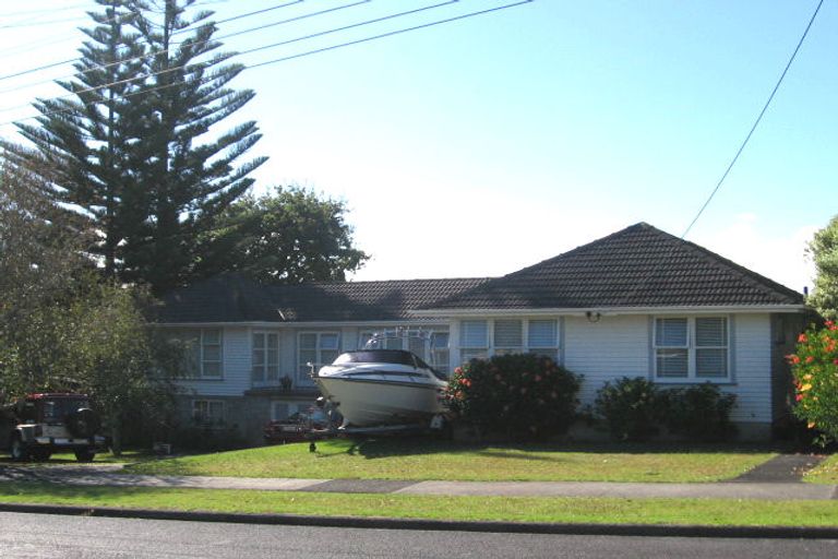 Photo of property in 2 Karaka Street, New Lynn, Auckland, 0600