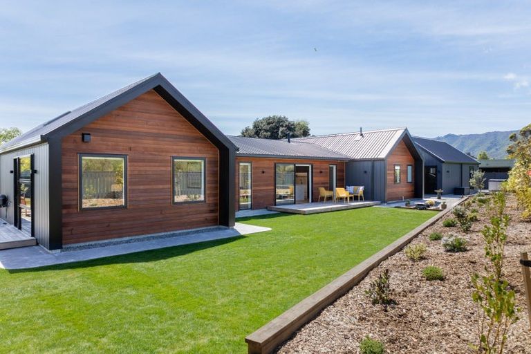 Photo of property in 5 Bressay Way, Waikanae, 5036