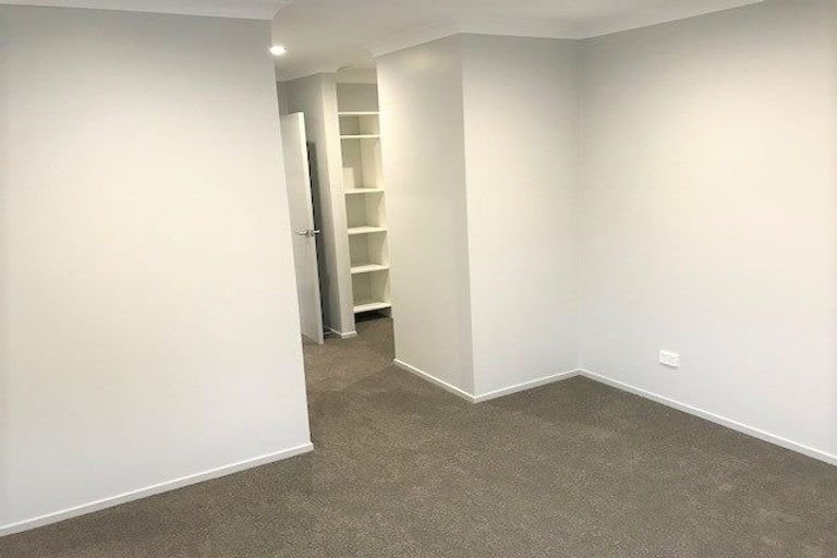 Photo of property in 37 Riverglade Parkway, Te Atatu South, Auckland, 0610