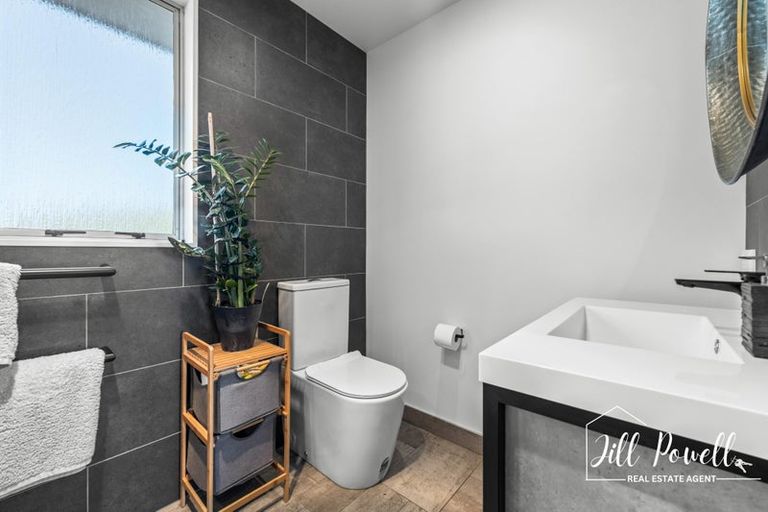 Photo of property in 10 View Street, Maungaturoto, 0520