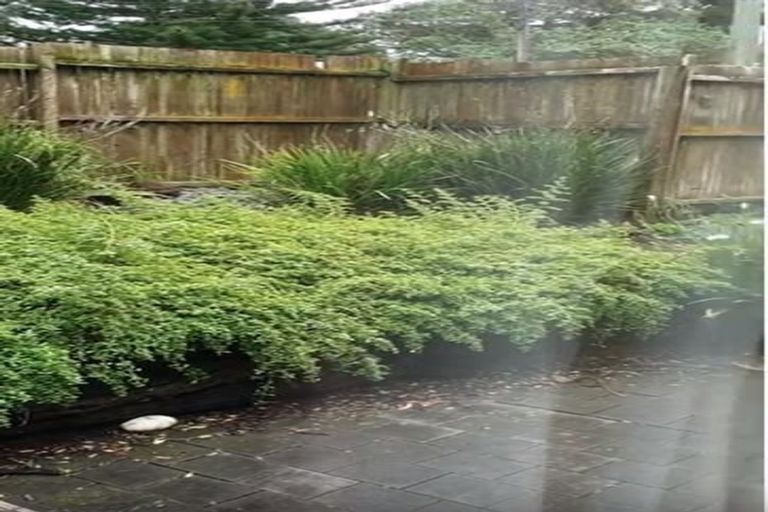 Photo of property in 2/4 Neptune Avenue, Beach Haven, Auckland, 0626