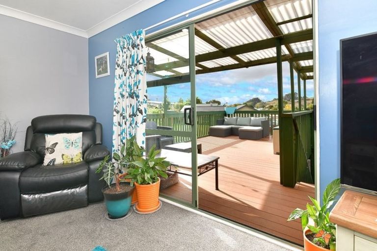 Photo of property in 11 Cabeleigh Drive, Helensville, 0800