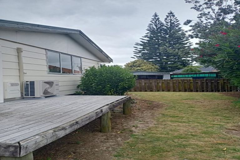 Photo of property in 2/5 Cambridge Road, Manurewa, Auckland, 2102