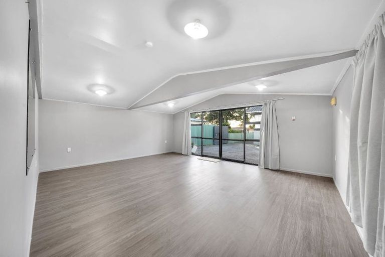 Photo of property in 38 Pinedale Place, Henderson, Auckland, 0610