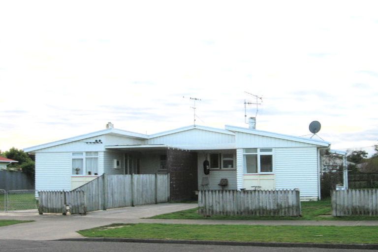 Photo of property in 13 Temuera Street, Otaki, 5512