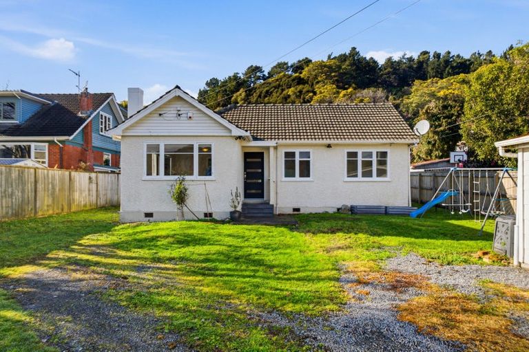 Photo of property in 19 Peel Place, Wainuiomata, Lower Hutt, 5014