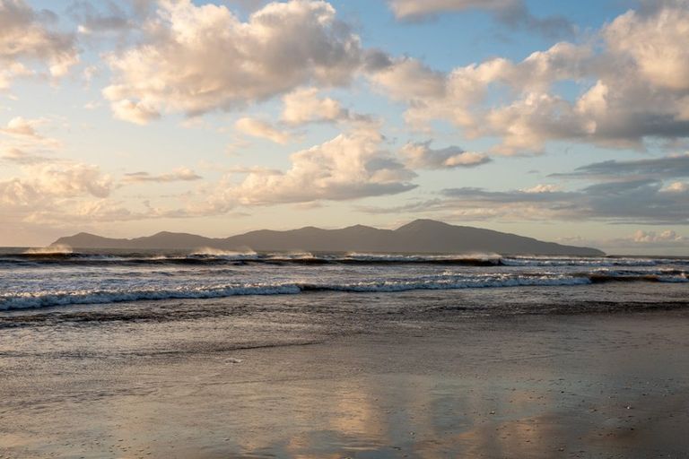 Photo of property in 22 Aperahama Street, Paekakariki, 5034