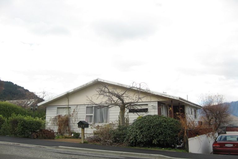Photo of property in 17 Avalon Crescent, Fernhill, Queenstown, 9300