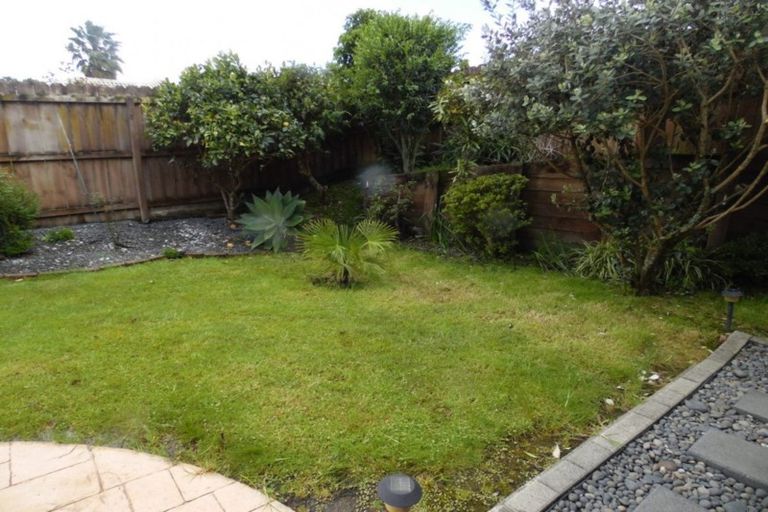 Photo of property in 72 Kingdale Road, Henderson, Auckland, 0610