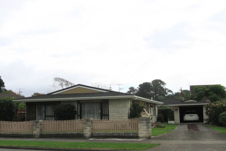 Photo of property in 40 Walton Avenue, Waikanae, 5036