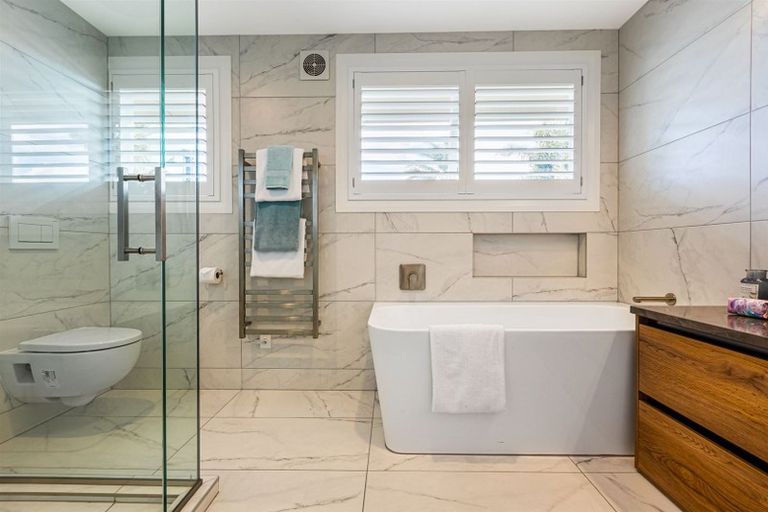 Photo of property in 74 Bleakhouse Road, Howick, Auckland, 2014