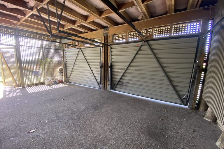 Photo of property in 1/76 Target Road, Totara Vale, Auckland, 0629