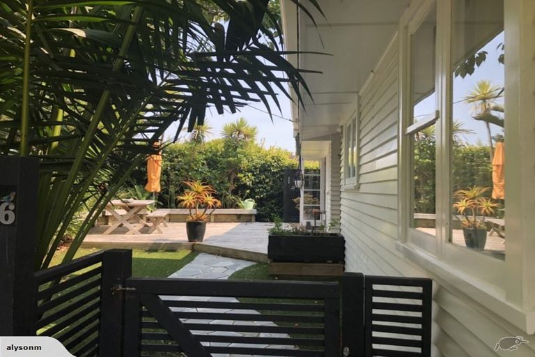 Photo of property in 66 Heathcote Road, Castor Bay, Auckland, 0620