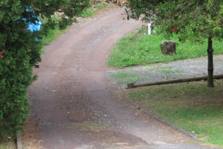 Photo of property in 10 Avonleigh Road, Green Bay, Auckland, 0604