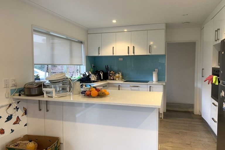 Photo of property in 2/329 Botany Road, Golflands, Auckland, 2013