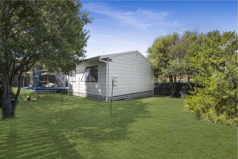Photo of property in 1/38 Maplesden Drive, Clendon Park, Auckland, 2103