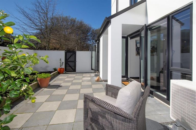 Photo of property in 2 Oakford Close, Riccarton, Christchurch, 8011