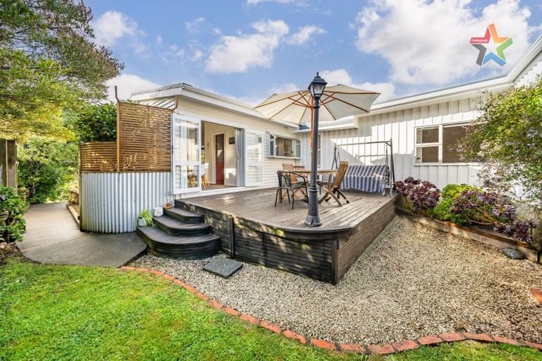 Photo of property in 54 Poto Road, Normandale, Lower Hutt, 5010