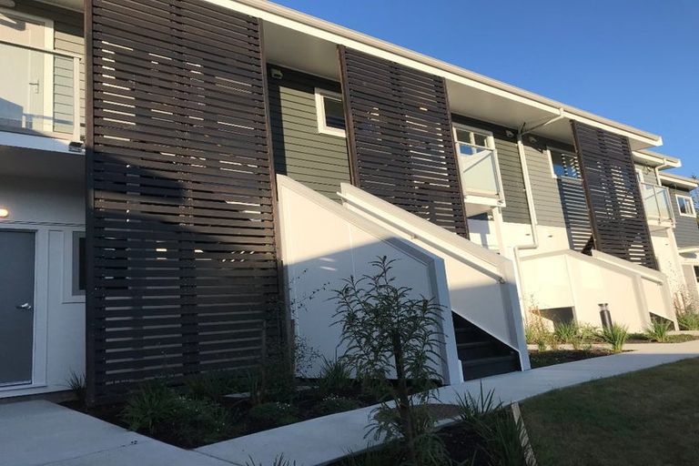 Photo of property in 3/14 Atkinson Street, Newlands, Wellington, 6037