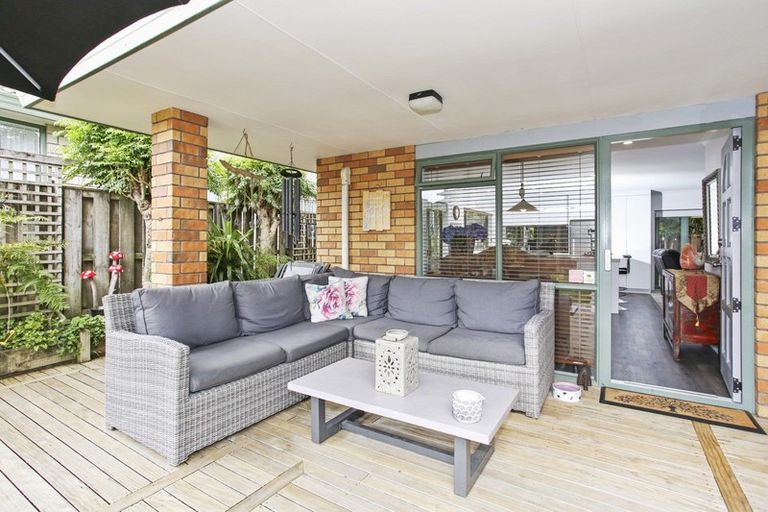 Photo of property in 24 Ranch Place, Pukekohe, 2120