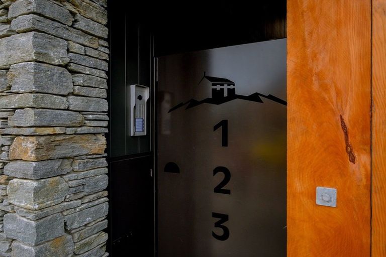 Photo of property in 1/30 Bullendale Drive, Arthurs Point, Queenstown, 9371